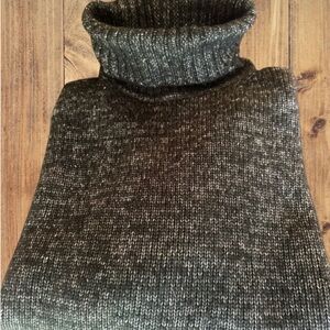 Banana Republic Factory women’s L green / white turtleneck sweater